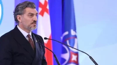 Gürcistan'ın yeni cumhurbaşkanı, eski futbolcu ve milletvekili Mikheil Kavelashvili oldu.
