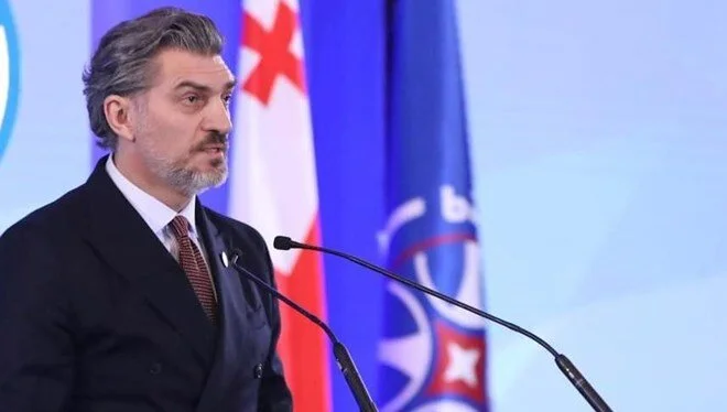 Gürcistan'ın yeni cumhurbaşkanı, eski futbolcu ve milletvekili Mikheil Kavelashvili oldu.
