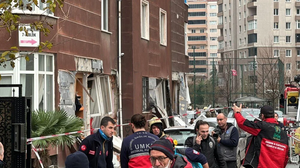 İstanbul'un Beylikdüzü ilçesinde 14 katlı binanın giriş katındaki dairede doğalgazdan
