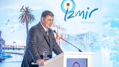 Ekonomik krize rağmen İzmir’de yatırımlar aksamadı. Ulaşımı ve trafiği rahatlatacak