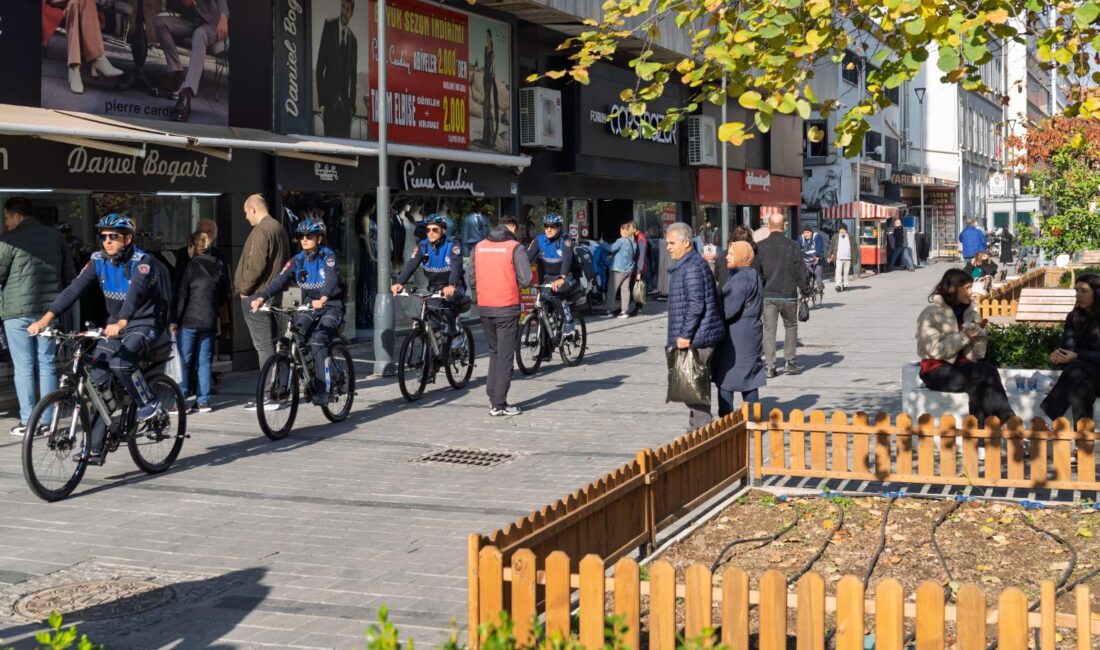 İzmir Büyükşehir Belediyesi’nin bisikletli zabıta ekipleri; çevre kirliliğinden, yayalaştırılan bölgelerin