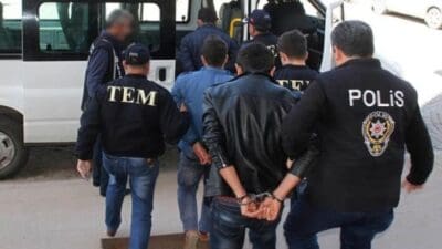 İzmir merkezli Aydın, Manisa ve Zonguldak’ta düzenlenen FETÖ/PDY operasyonunda gözaltı