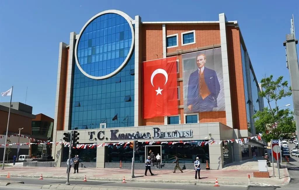 Karabağlar Belediyesi Başkan Yardımcısı ve İzmir Büyükşehir Belediyesi CHP Grup