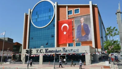 Karabağlar Belediyesi Başkan Yardımcısı ve İzmir Büyükşehir Belediyesi CHP Grup