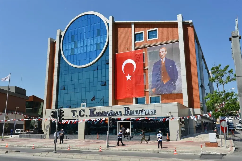 Karabağlar Belediyesi Başkan Yardımcısı ve İzmir Büyükşehir Belediyesi CHP Grup