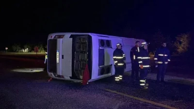 İstanbul’dan Sinop’a cenazeye giden midibüs Kastamonu’da devrildi. Kazada 1 kişi