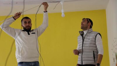 İzmir’in kırsal bölgesinde yer alan Tire Kırtepe İlkokulu’nda, ‘Minik Kalplerle