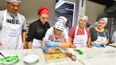 Mesleki ve teknik eğitim kursları ile gerçek bir fabrika gibi
