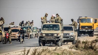 Suriye'nin başkenti Şam ve çevresinde rejim güçleri, silahlı grupların ilerleyişi