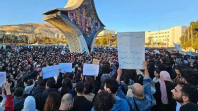 HTŞ öncülüğündeki cihatçıların iktidarı sonrası başkent Şam’da yüzlerce kişi, laiklik,