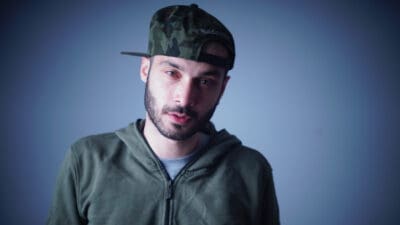Ünlü rapçi Sansar Salvo olarak bilinen Ekin Can Arslan, kliplerinde