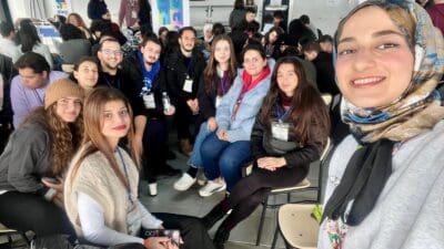 İzmir Büyükşehir Belediyesi’nin proje yürütücülüğünü yaptığı Elim Sende Farkındalık çalışması