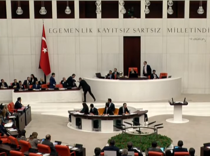 Demokrat Gündem- TBMM’de gerilim tırmandı. CHP’li İlhami Özcan Aygun’un Ergene