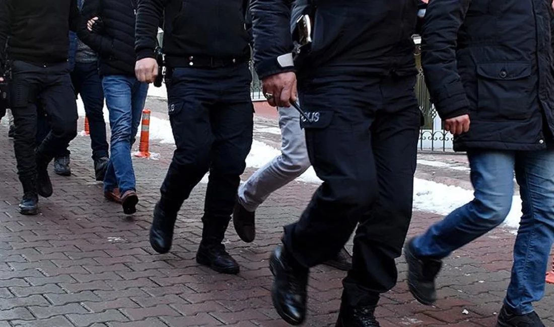 İzmir'in Tire ilçesi merkezli suç örgütüne yönelik operasyonda gözaltına alınan