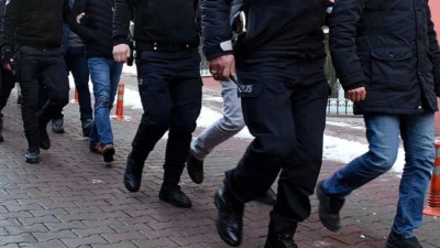 İzmir'in Tire ilçesi merkezli suç örgütüne yönelik operasyonda gözaltına alınan