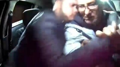 Manisa'da bir taksici, müşterisi tarafından bıçakla tehdit edilip gasp edilmeye