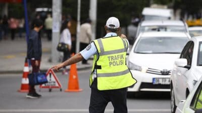 İzmir Emniyet Müdürlüğü, yılbaşı gecesi 1432 trafik polisi ve 160