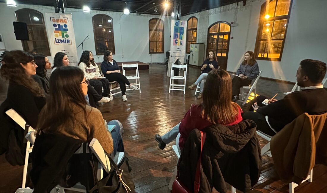 İzmir Büyükşehir Belediyesi, gençlerin kitap okuma alışkanlığı edinmelerini sağlamak ve