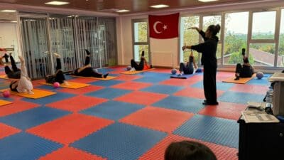 İzmir'de yaşayan Multiple Skleroz (MS) hastalarının denge ve çekirdek kas