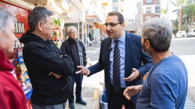 Balçova Onur Mahallesi’nde yapılan asfalt çalışmalarını yerinde inceleyen Belediye Başkanı