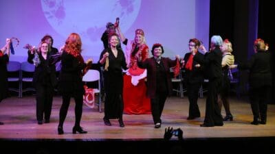 Karşıyaka Belediyesi 3. Yaş Üniversitesi’nde eğitim gören 60 yaş ve