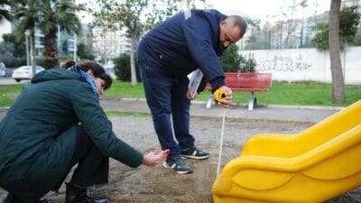 Karşıyaka Belediyesi’nin kendi öz kaynakları ile ürettiği ahşap çocuk oyun