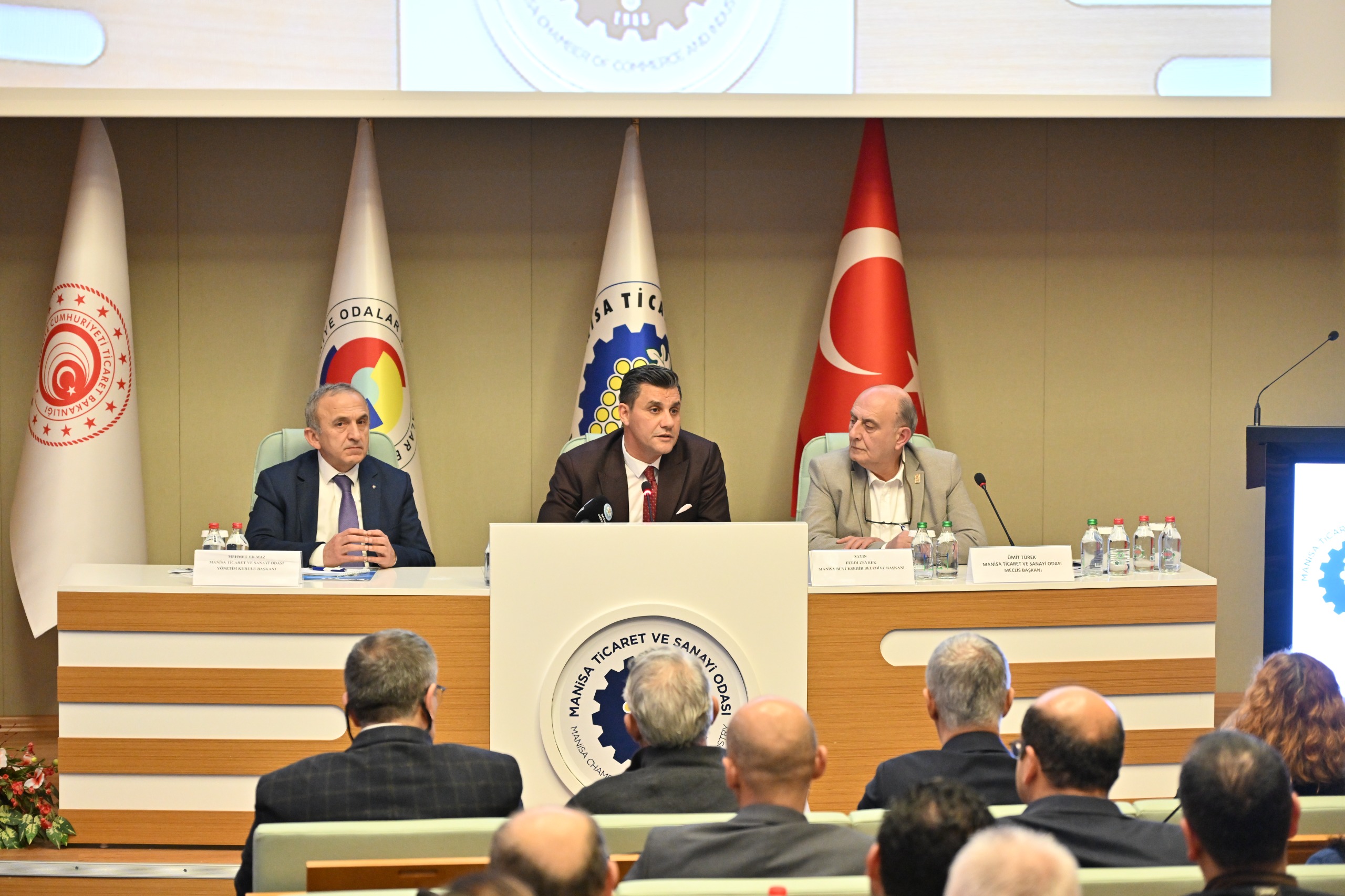 Manisa Büyükşehir Belediye Başkanı Mimar Ferdi Zeyrek, Manisa Ticaret ve