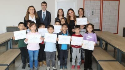 Bayraklı Belediyesi Sosyal Yardım İşleri Müdürlüğü, toplumun her kesimine yönelik