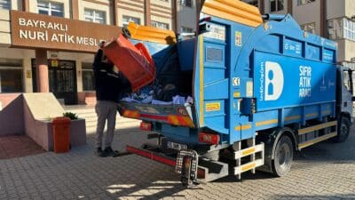 Bayraklı genelinde yürütülen atık yönetimi çalışmaları sayesinde 650 ton karışık