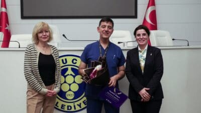 Buca Belediyesi’nin düzenlediği Çölyak Farkındalık Semineri’nde konuşan Gastroenteroloji Uzmanı Dr.