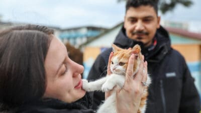 Ağır yaralı olarak geldiği Buca Belediyesi Sokak Hayvanları Rehabilitasyon Merkezi’nde