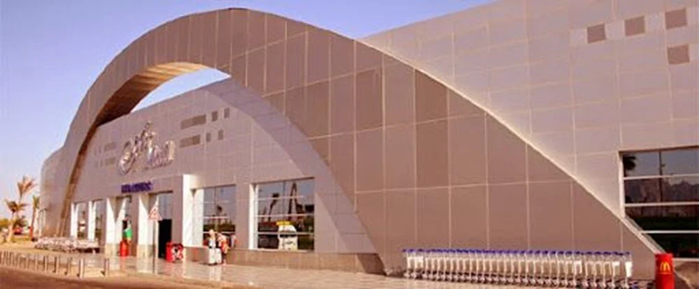 Teknik arıza yapan Rus uçağı, Mısır'a acil iniş yaptı - 2