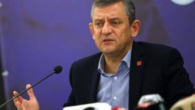 
CHP Genel Başkanı Özgür Özel, İzmir'de düzenlenen "Korkusuz Kentler Çalıştayı"nda,