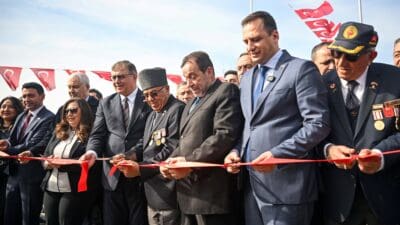 Bornova Belediyesi’nin Atatürk Mahallesi’nde yaptığı KKTC Parkı, Kurucu Cumhurbaşkanı Rauf