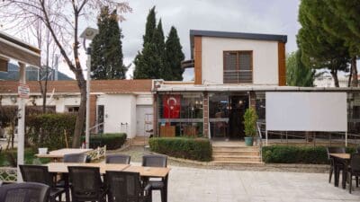 Balçova Belediye Başkanı Onur Yiğit, vatandaşa uygun fiyatlı yemek imkanı