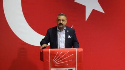 Cumhuriyet Halk Partisi İzmir İl Başkanı Şenol Aslanoğlu, kahraman polis