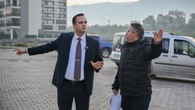 Bornova Belediyesi, Anadolu Lisesi Kavşağı’nda trafik sorununu çözmek için yenileme