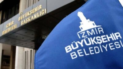 İzmir Büyükşehir Belediyesi’nden yapılan açıklamada yüklenici firma bünyesinde mobil tuvalet