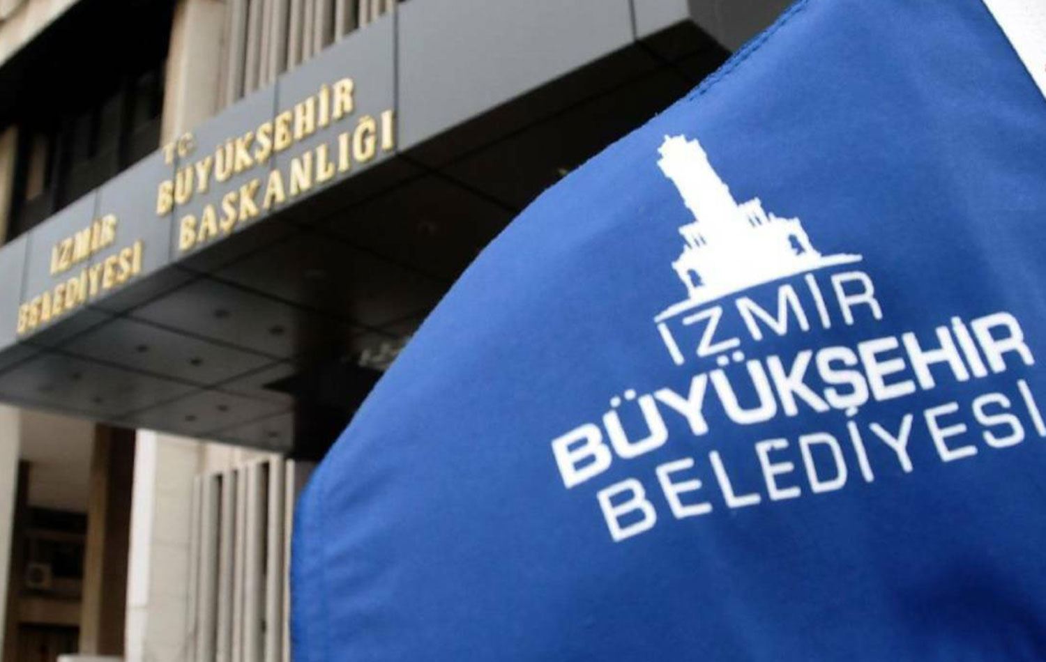 İzmir Büyükşehir Belediyesi’nden yapılan açıklamada yüklenici firma bünyesinde mobil tuvalet
