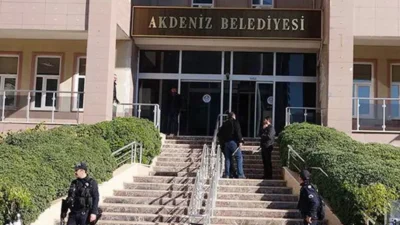 Mersin’in Akdeniz İlçesi Belediyesi’ne İçişleri Bakanlığı tarafından kayyum atandı. Tutuklanan