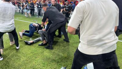 İzmir’de Göztepe ile Fenerbahçe arasında oynanan Süper Lig karşılaşmasında, Fenerbahçe