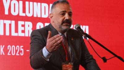 CHP İzmir İl Başkanı Şenol Aslanoğlu, İzmir’in Havagazı Fabrikası’nda düzenlenen
