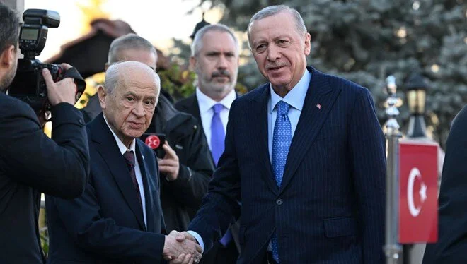 Cumhurbaşkanı Erdoğan, MHP lideri Bahçeli'yi Ankara'daki konutunda ziyaret etti. Basına