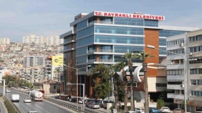 Bayraklı Belediyesi, mali yükümlülüklerini karşılamak ve hizmetlerin aksamaması için 208