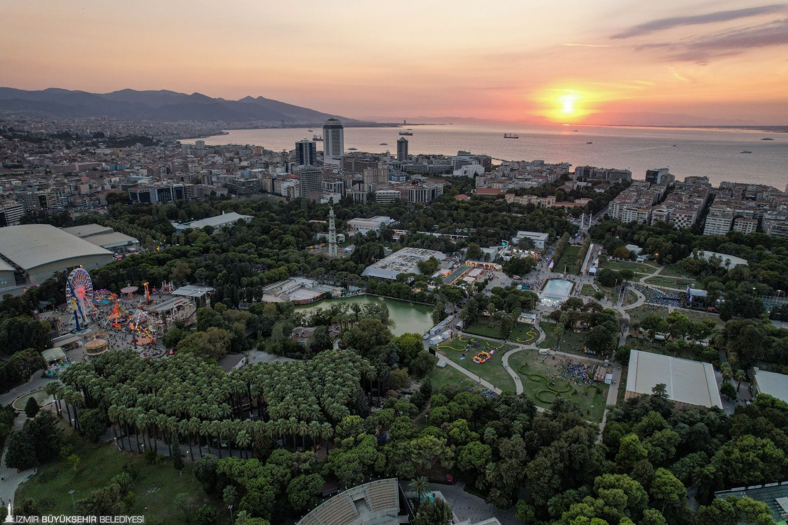 İzmir Büyükşehir Belediyesi’nin kentin akciğeri konumundaki Kültürpark’ın dönüşümü için başlattığı