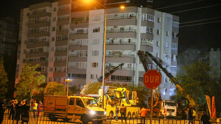 İzmir'de 2020 depreminde yıkılarak 11 kişiye mezar olan Yılmaz Erbek