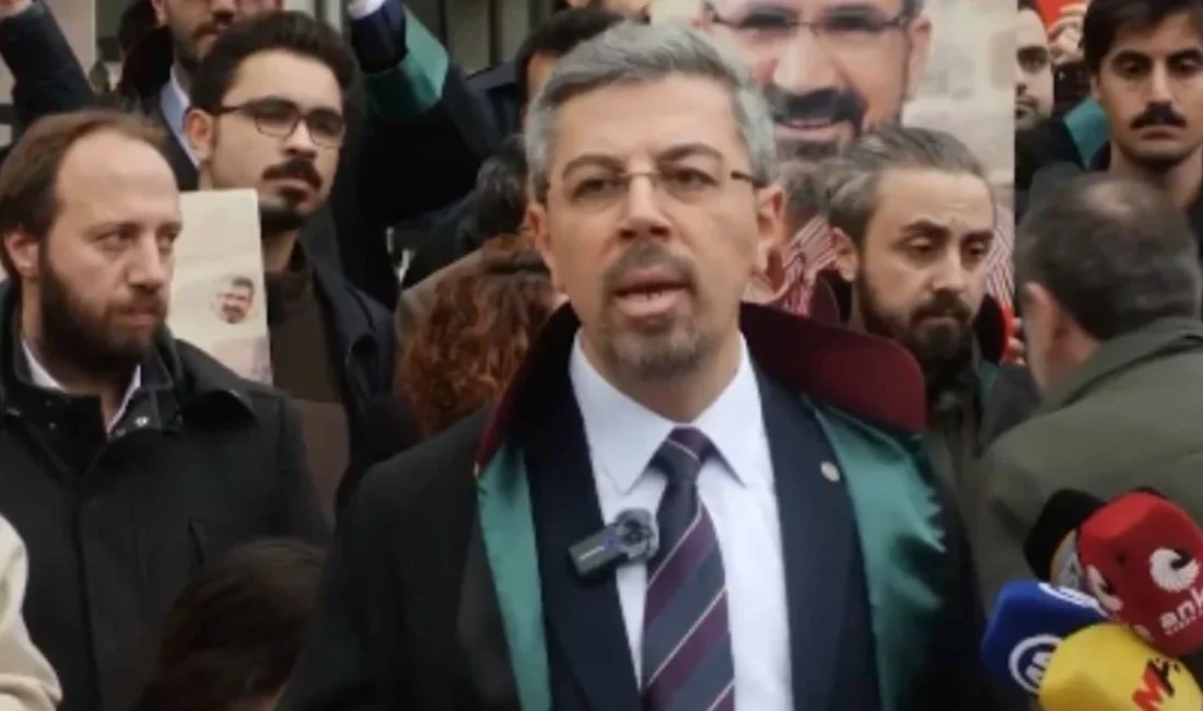 İstanbul Barosu Yönetim Kurulu Üyesi Fırat Epözdemir İstanbul Havalimanı’ndan gözaltına alındı. Epözdemir’in