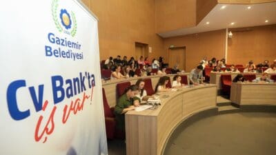 İş arayan yurttaşlarla işverenler arasında köprü görevi yapan Gaziemir Belediyesi