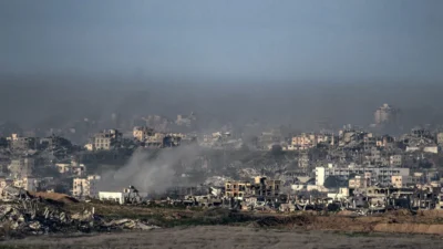 İsrail, Hamas’tan esir listesi alınana kadar ateşkesin başlamayacağını açıklarken, Gazze’ye