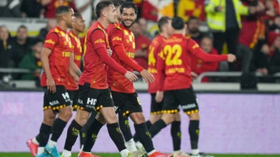 Göztepe, Trendyol Süper Lig'de Kasımpaşa'yı 5-0 mağlup ederek farklı bir